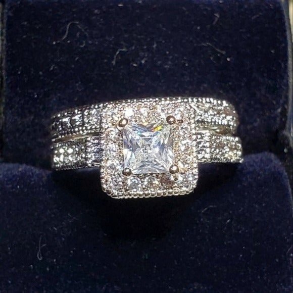 Lovely Vintage Style Princess Cut Halo Wedding Ring Set - Picture 5 of 10